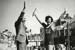 Warren Simmons with Mayor Dianne Feinstein on Pier 39’s Opening Day. Links to his story